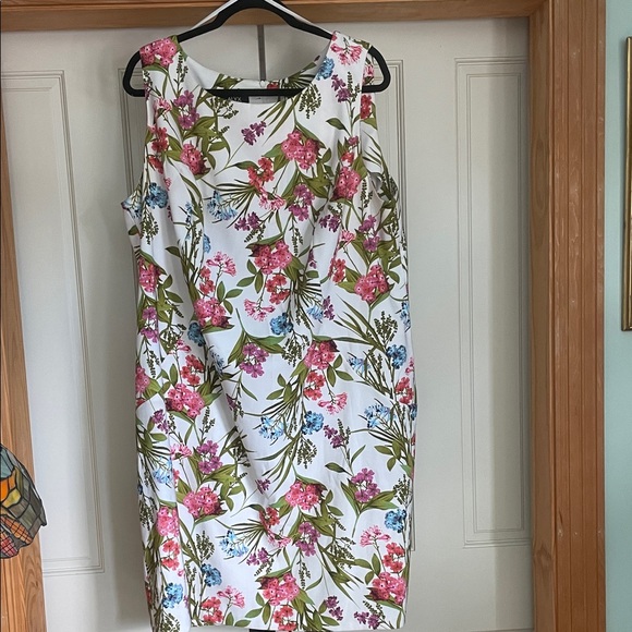 Alyx Green and Pink Floral Patterned Dress. Size 22 - Picture 1 of 5